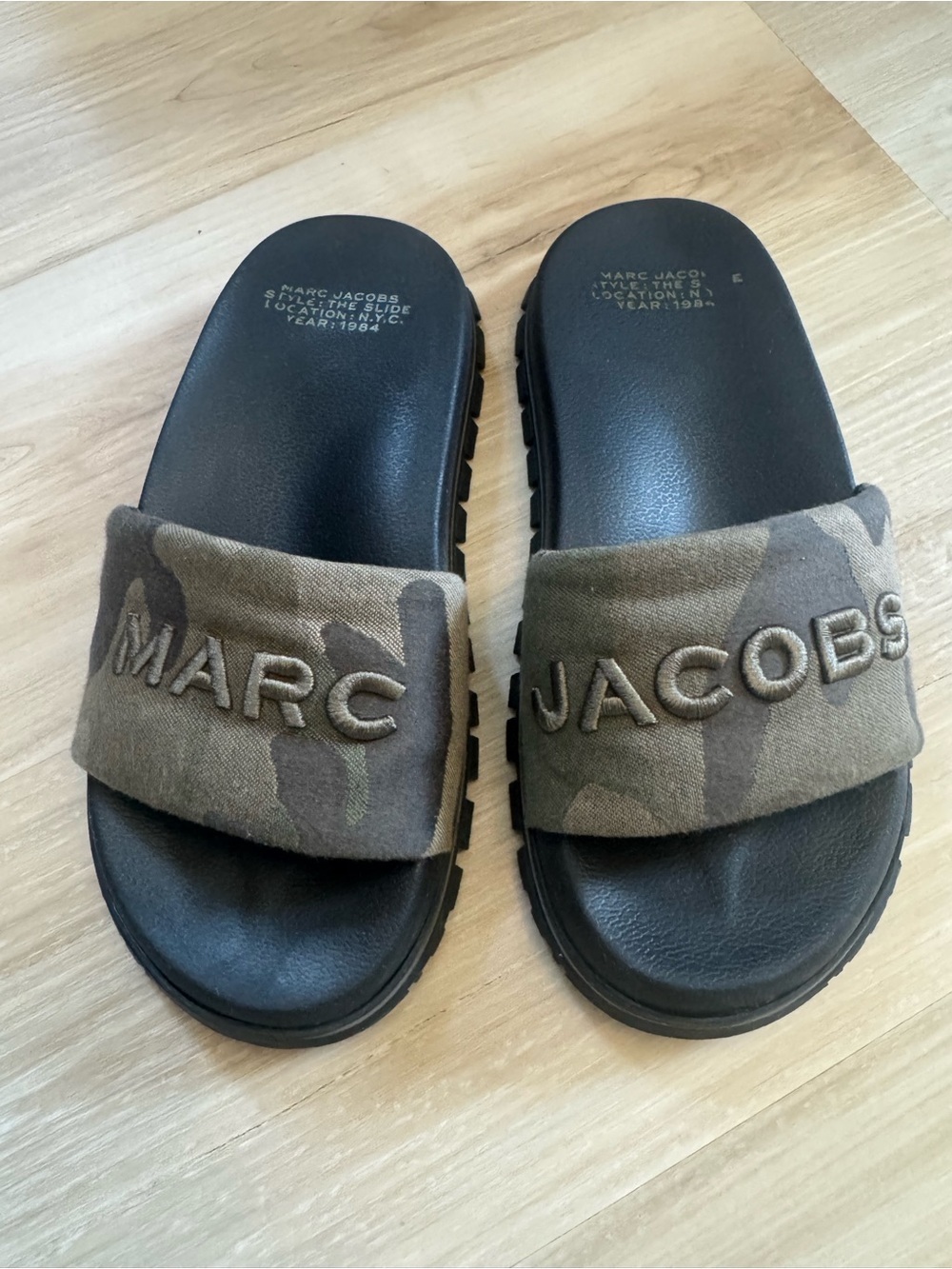 Marc Jacobs THE CAMO JACQUARD SLIDE